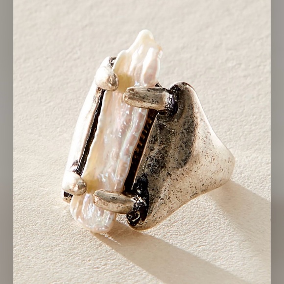 Free people Clasped Pearl Ring - Picture 3 of 16